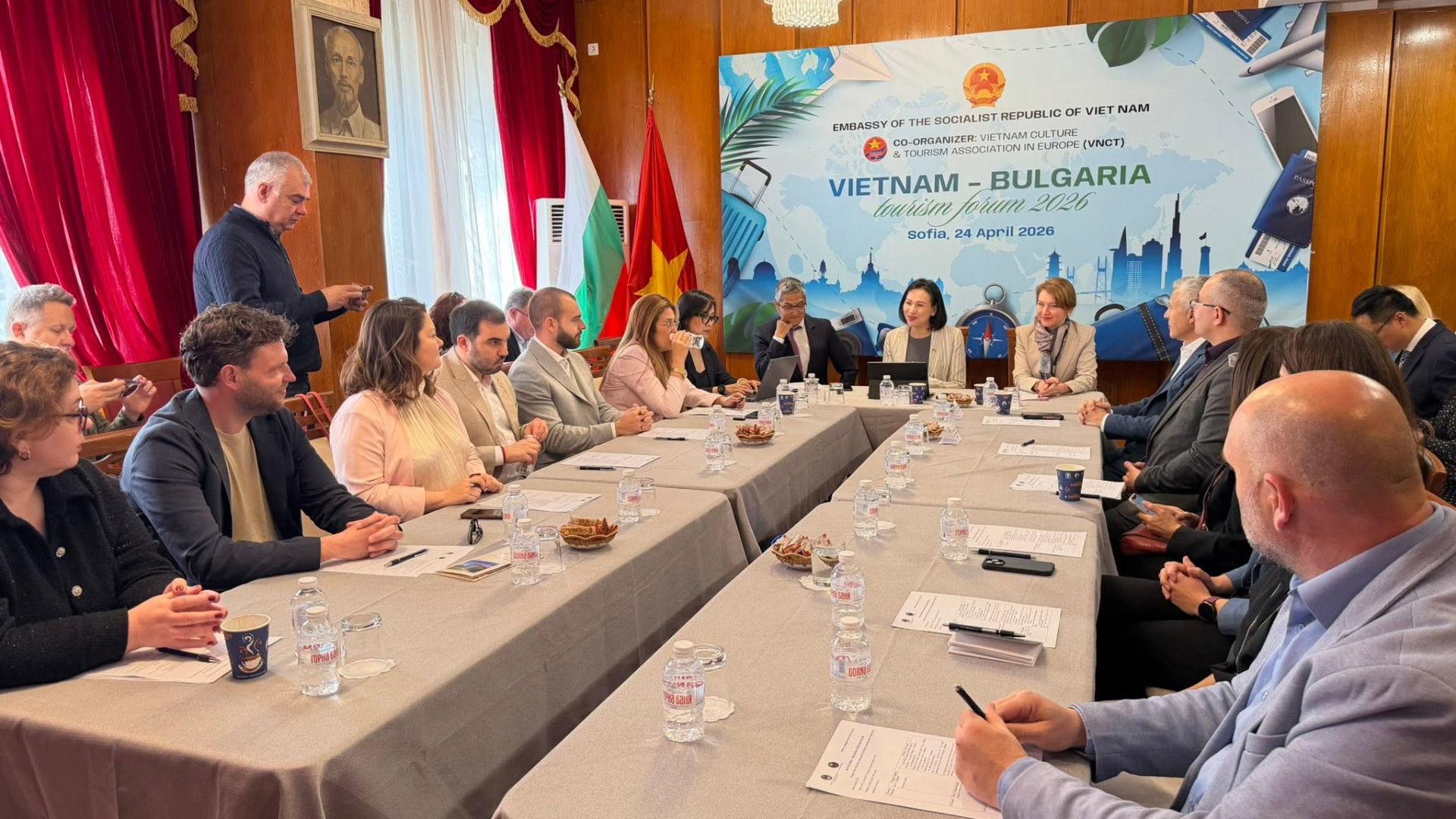 Có thể là hình ảnh về văn bản cho biết 'EMBASSY OF THE SOCIALIST REPUBLIC OF VIETNAM VIET NAM CO-ORGANIZER: VIETNAM CULTURE & TOURISM ASSOCIATION IN EUROPE (VNCT) VIETNAM-BULGARIA VIETNAM BULGARIA 202 6'