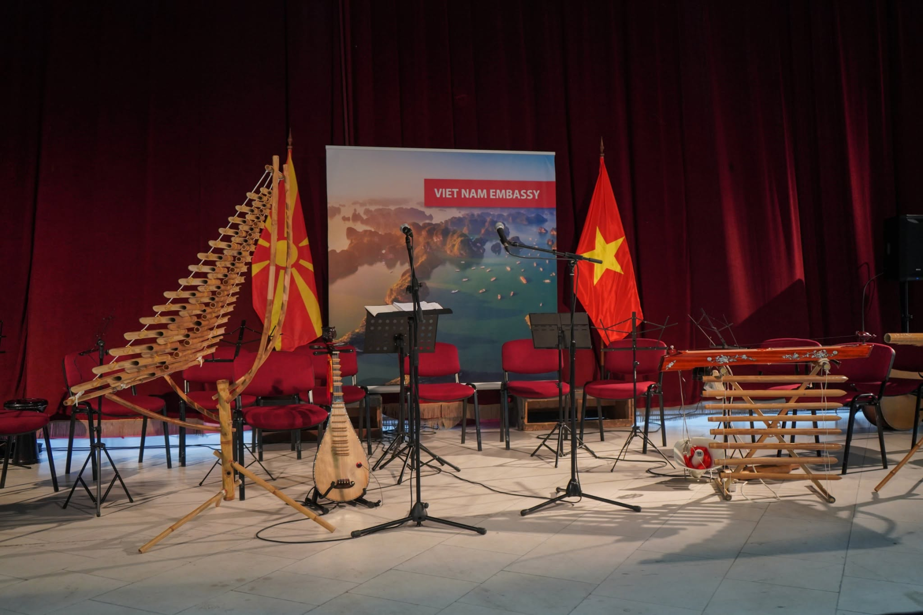 Có thể là hình ảnh về đàn violin và văn bản cho biết 'VIET VIETNAMEMBASSY NAM EMBASSY'