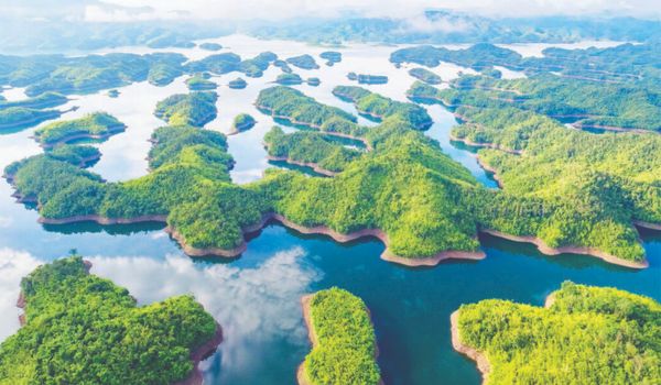 Vista panorámica del lago Tà Dùng en Dak Nông (Tierras Altas Centrales).