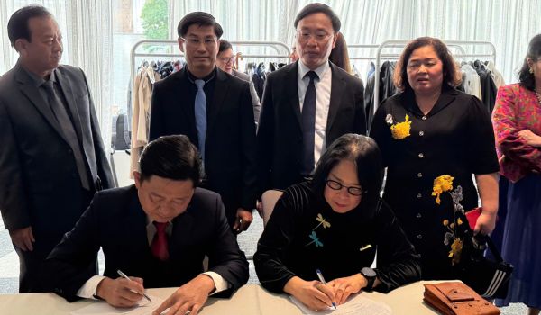 President of VNCT Association - Ms Le Y Linh signed memorandums of understanding (MoUs) with several Vietnamese local authorities