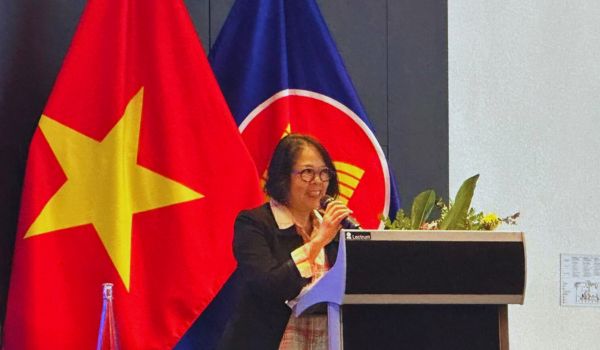 Ms. Lê Y Linh, President of VNCT, gave a speech in promoting Vietnam’s tourism and culture in the European market