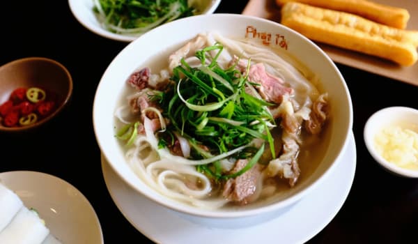 Street Food Hanoï – Phở traditionnel vietnamien